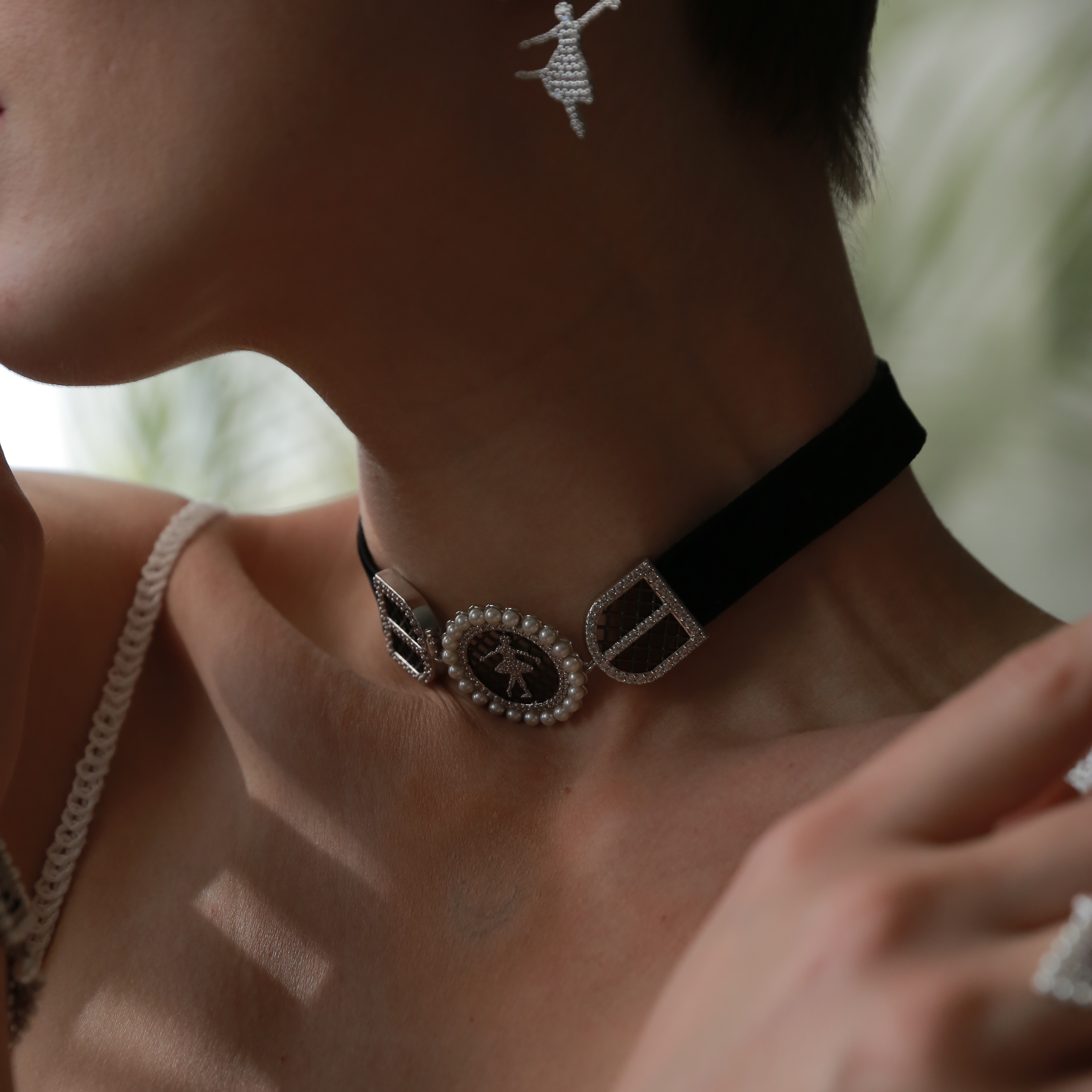 BLACK NUTCRACKER CHOKER