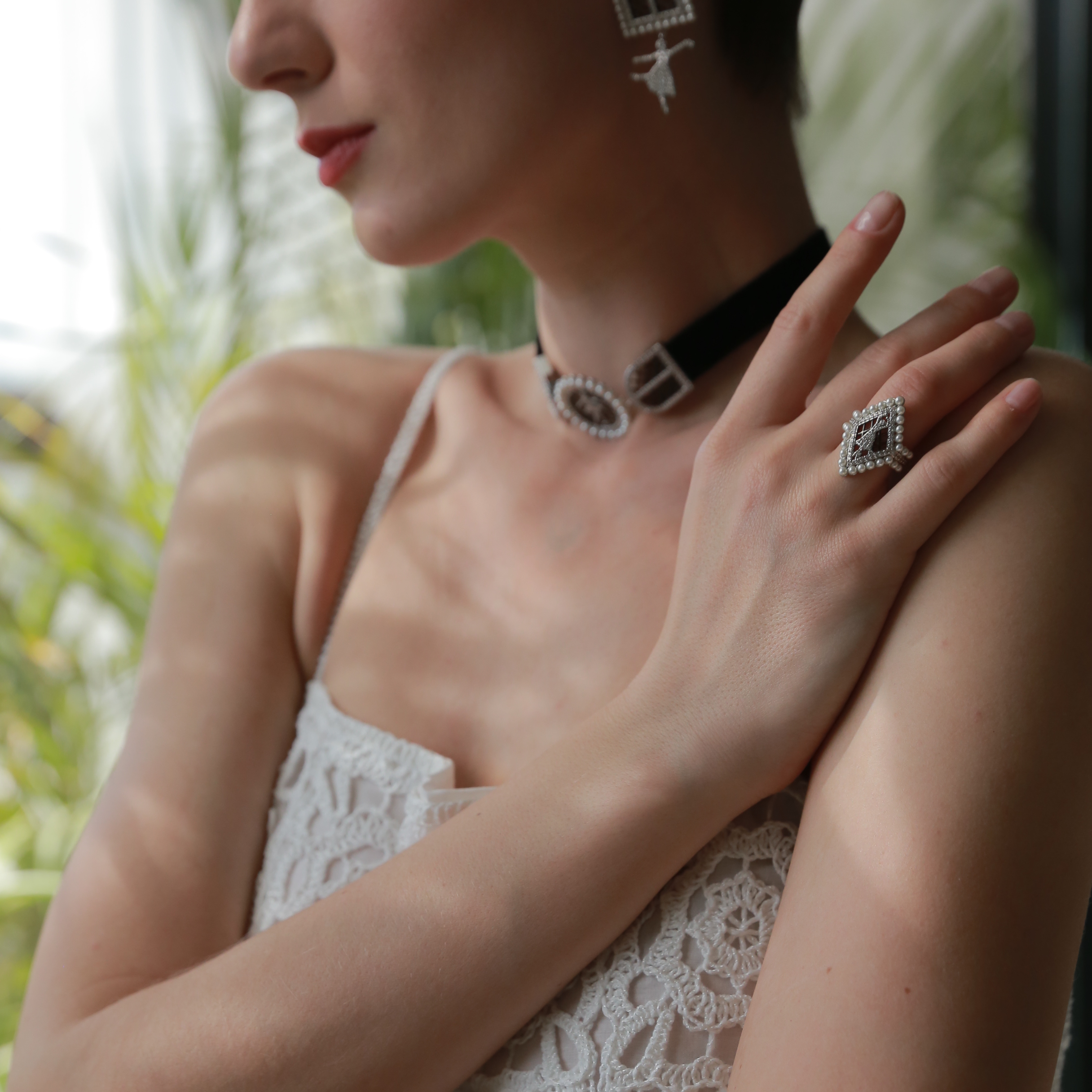 BLACK NUTCRACKER RING