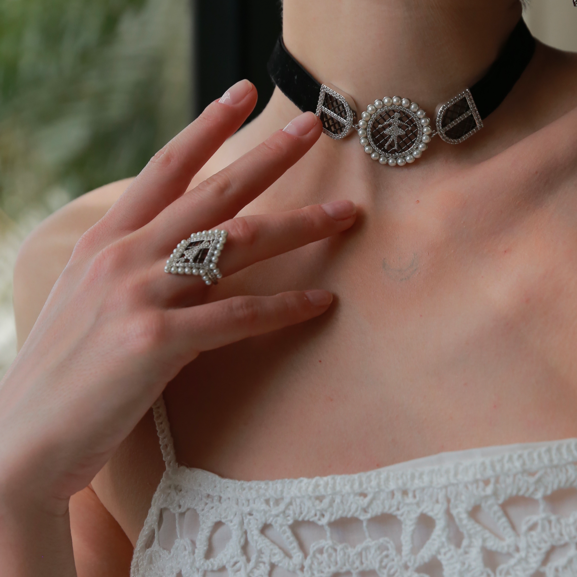 BLACK NUTCRACKER RING