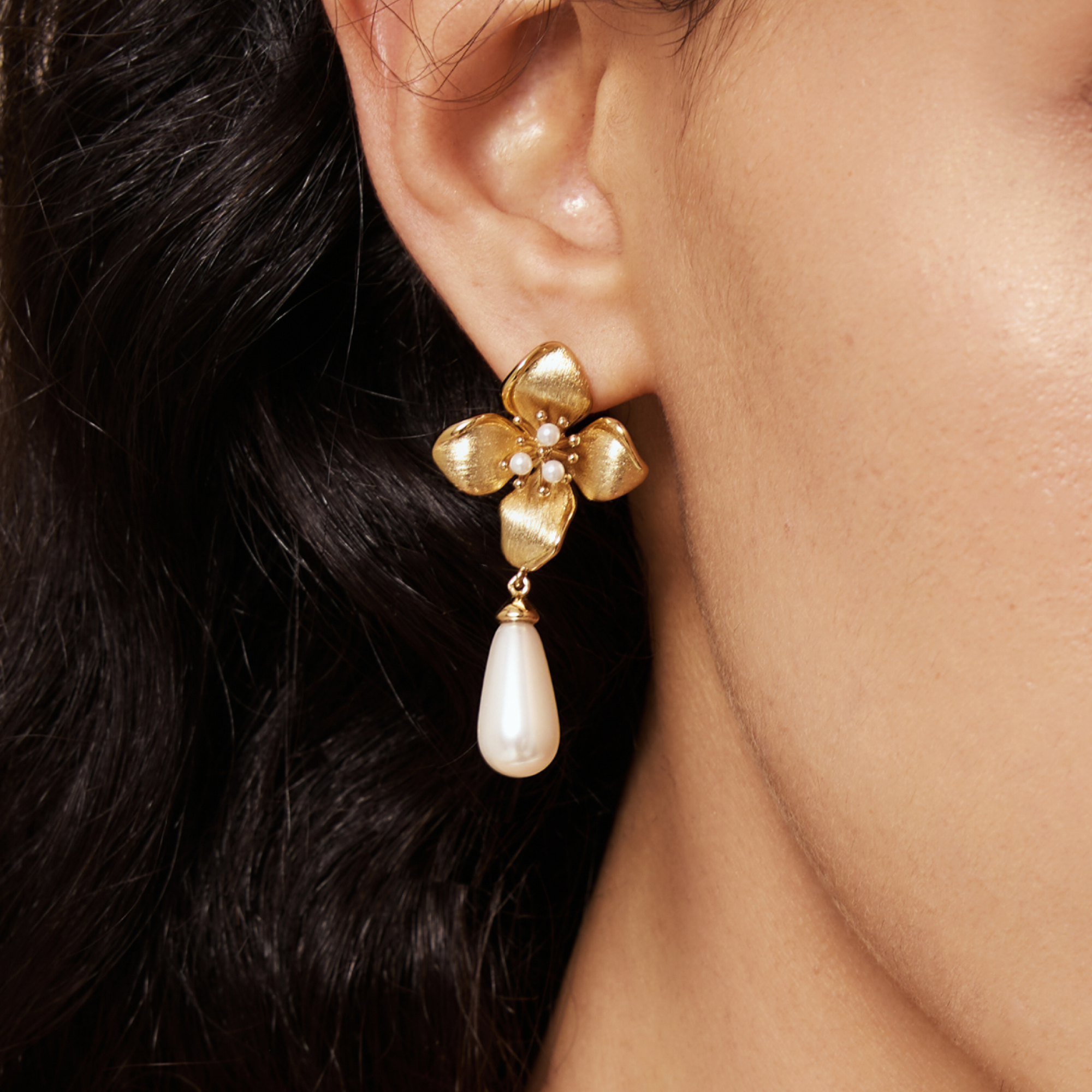 Blossom Shell Pearl Earrings