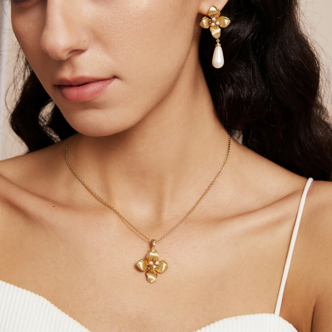 Boucles d'oreilles fleur en nacre