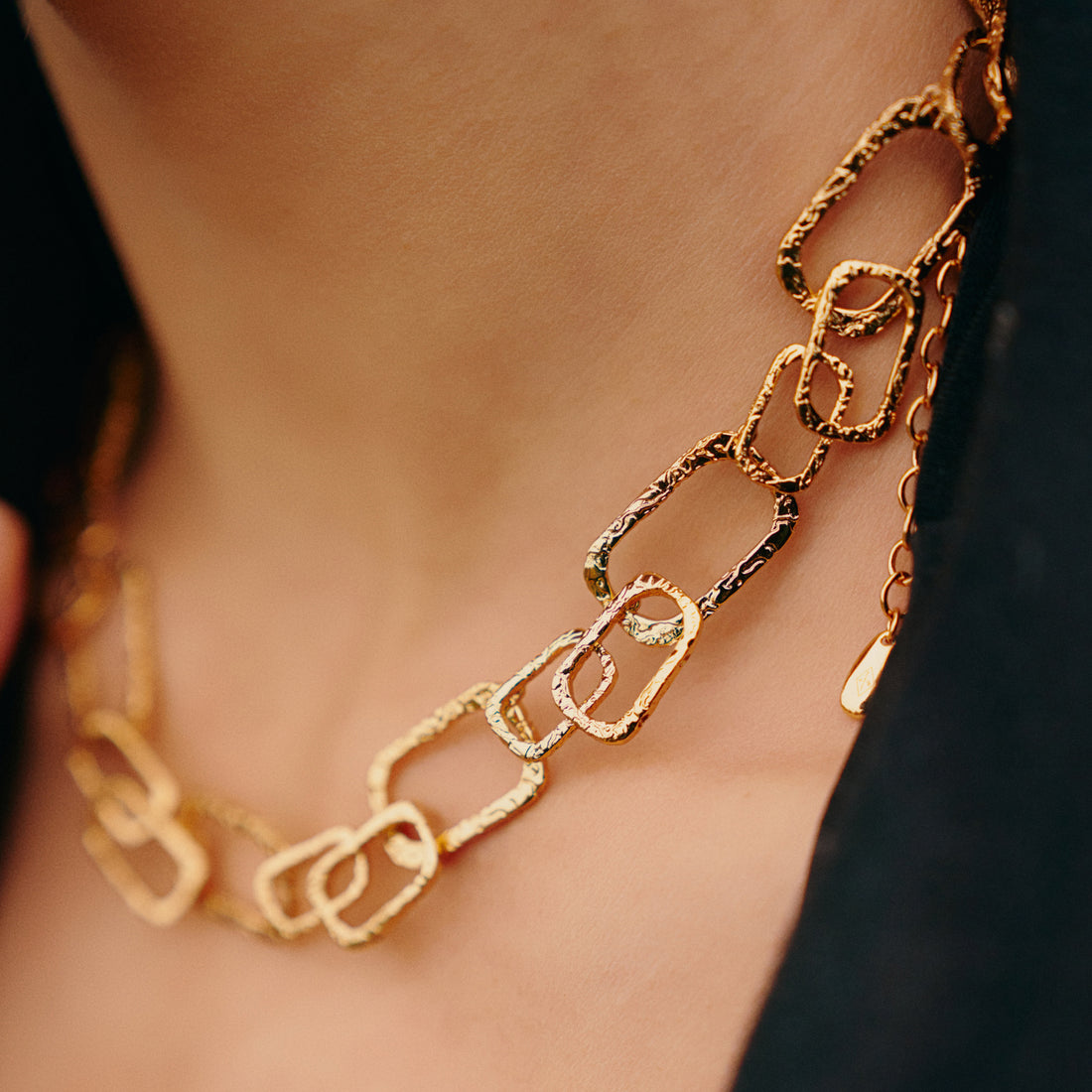 Roman Arc Golden Necklace