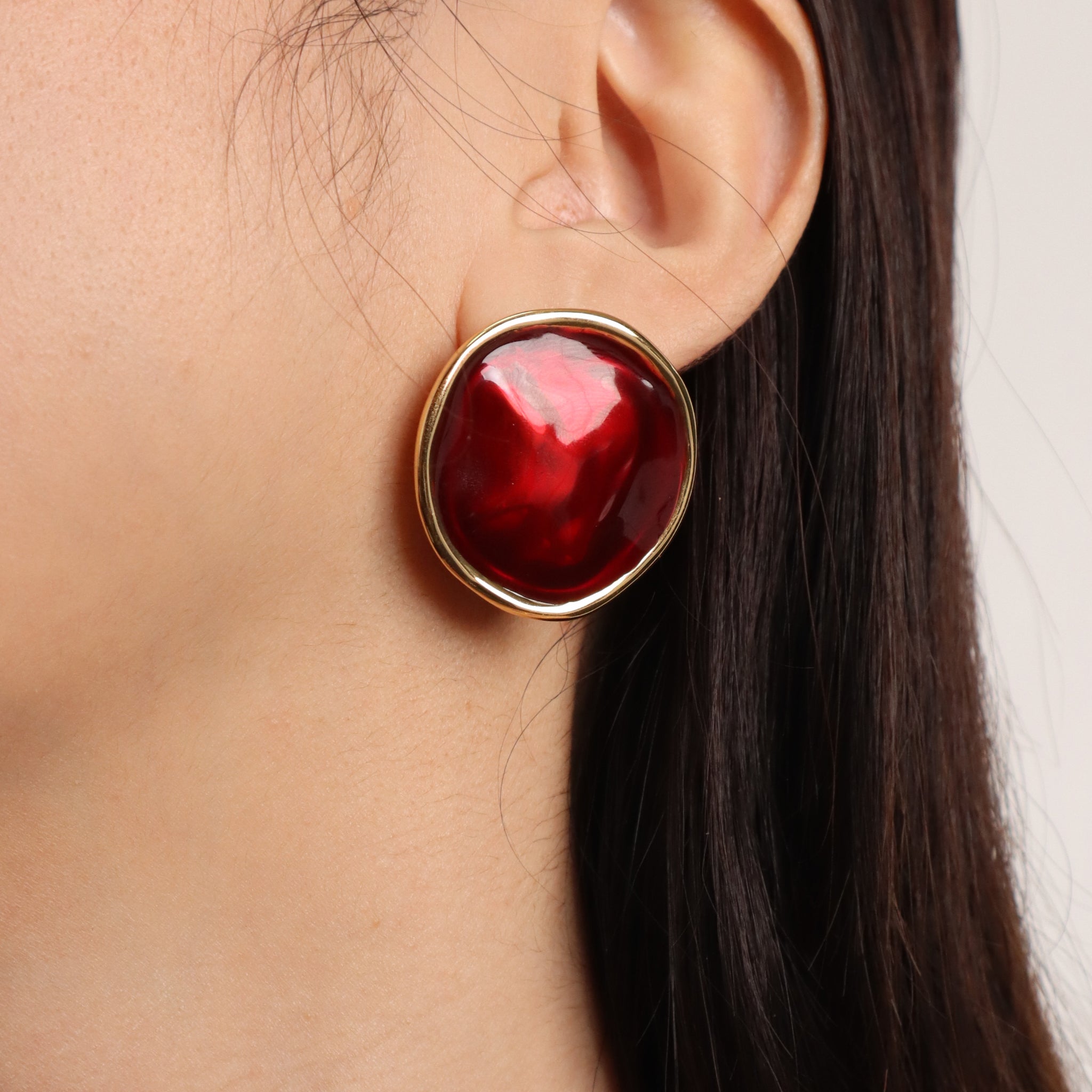 Boucles d'oreilles ondulation émail blanc