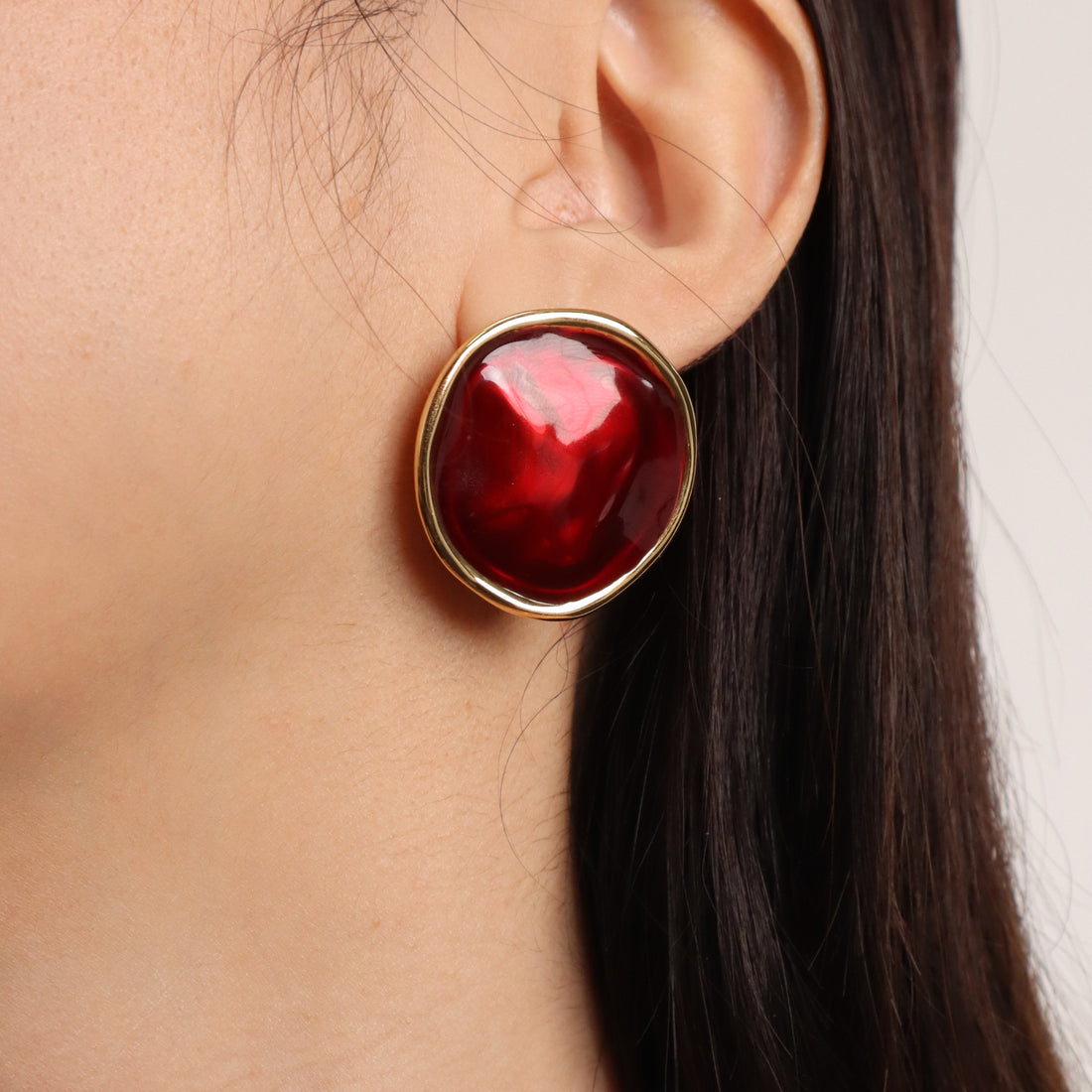 Boucles d'oreilles ondulation émail blanc