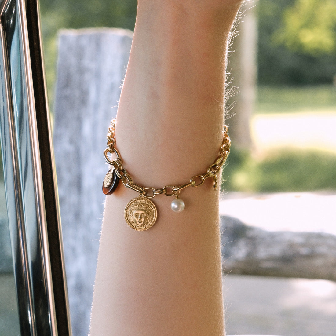 Pulsera Moneda Retro