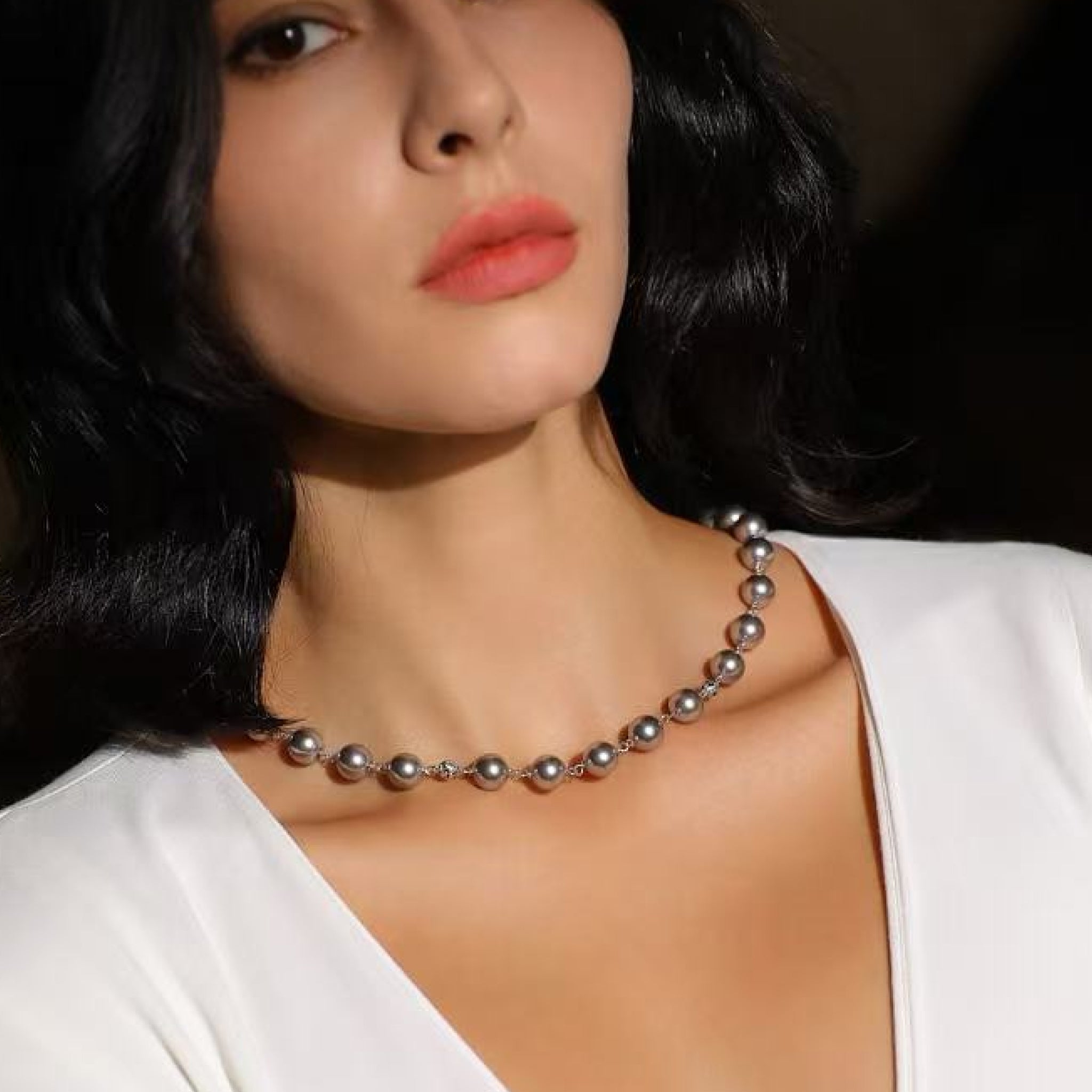 Leopard Shell Pearl Necklace - Light Gray