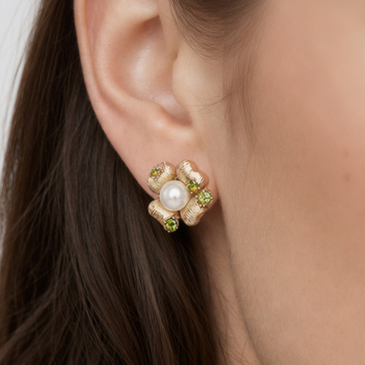 أقراط زهرية مرصعة من الحديقة