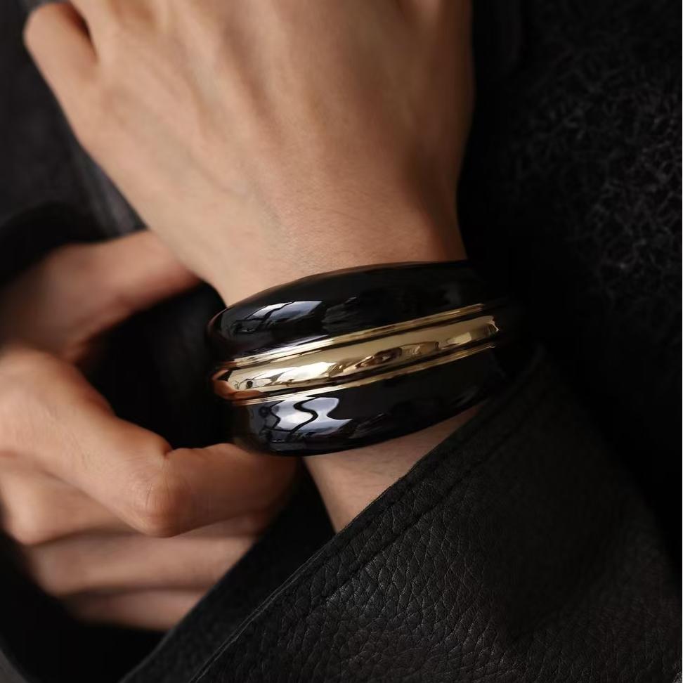 Ostuni Black Bangle
